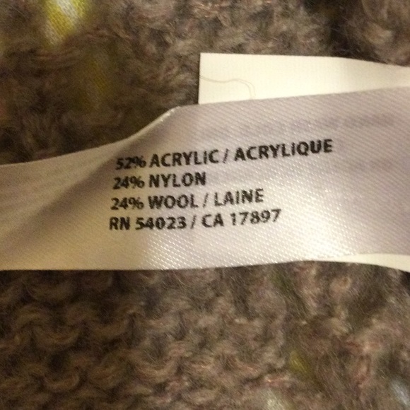 Beautiful knit Sweater By Old Navy - Picture 9 of 11